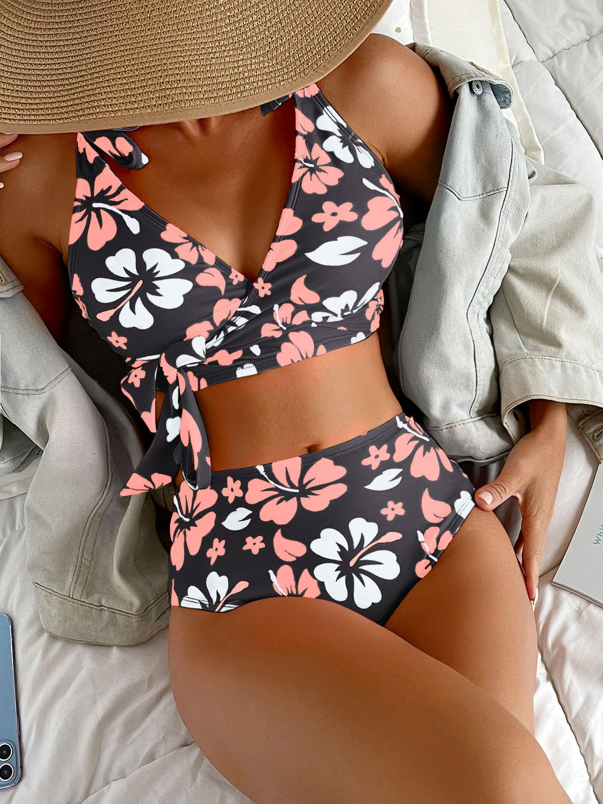 Blumenbikini mit hoher Taille und Schulterbändern