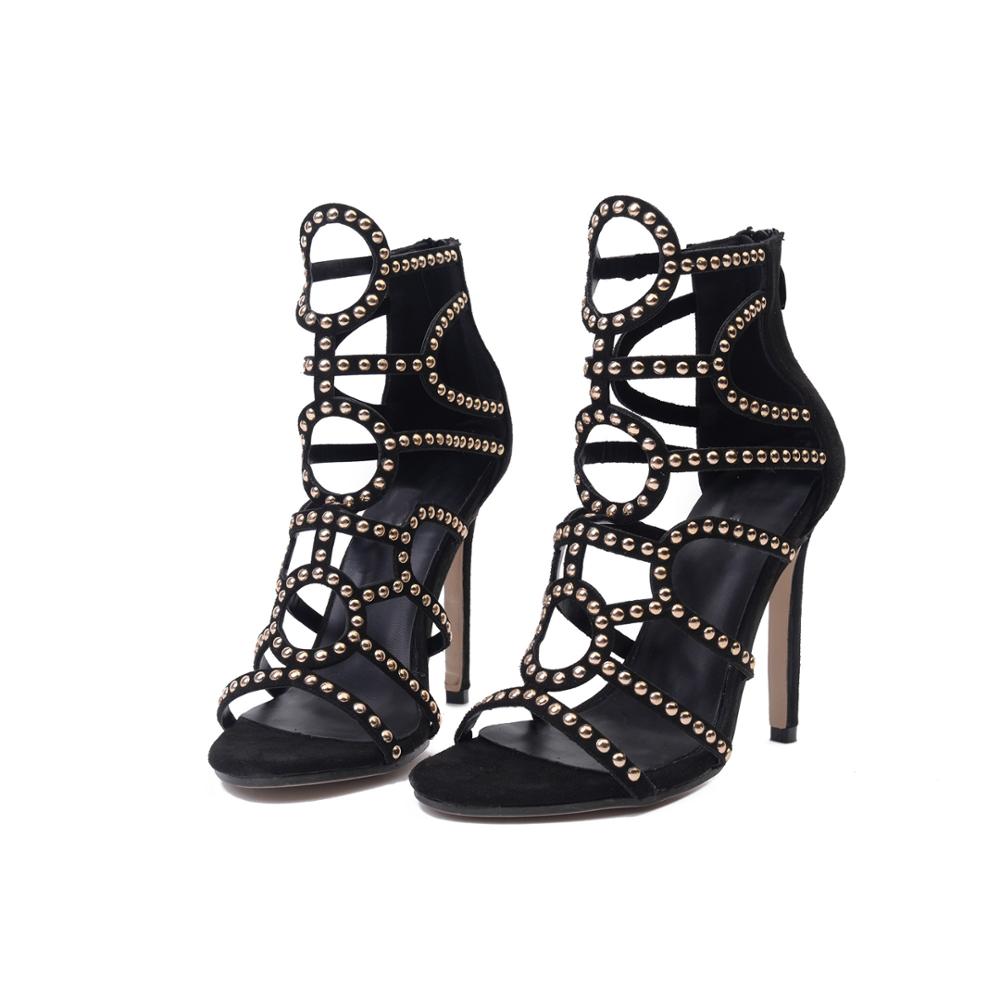 Sandales à talons aiguilles et brides en daim noir