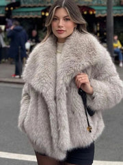 Kunstpelzjacke mit Taschen und Revers