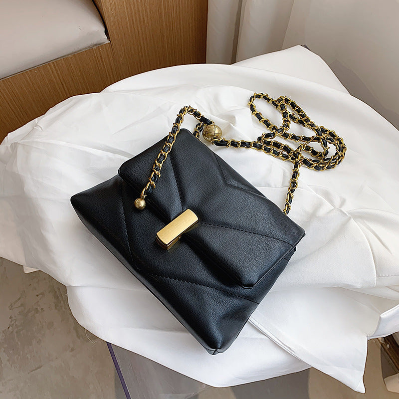Shoulder Bag with Chain Strap in 4 Colors