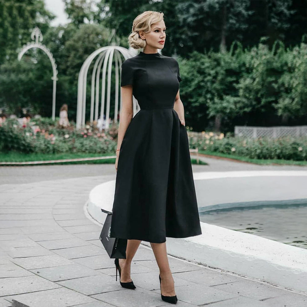 Schwarzes kurzärmliges Midikleid mit hohem Halsausschnitt und Taschen S-XXL