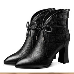 Bottes noires à talons hauts et épais avec bout pointu et nœud