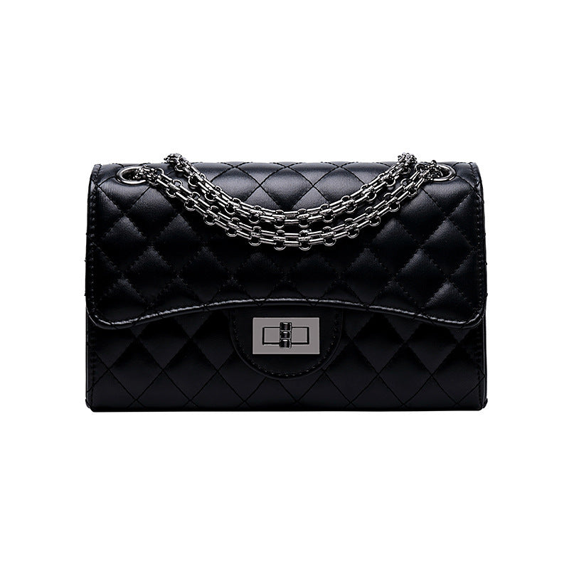 Elegant Quilted Shoulder Bag with Clasp and Chain Strap