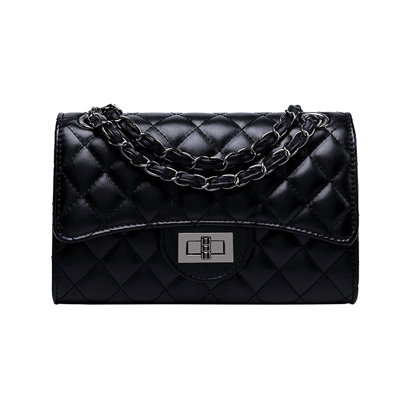 Elegant Quilted Shoulder Bag with Clasp and Chain Strap