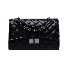 Elegant Quilted Shoulder Bag with Clasp and Chain Strap