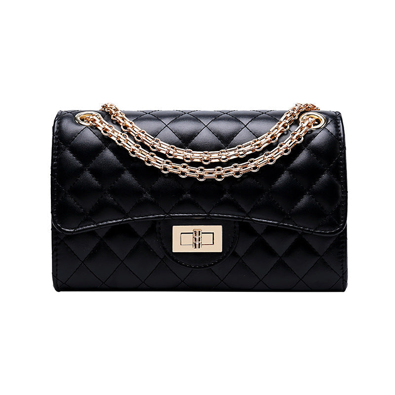 Elegant Quilted Shoulder Bag with Clasp and Chain Strap