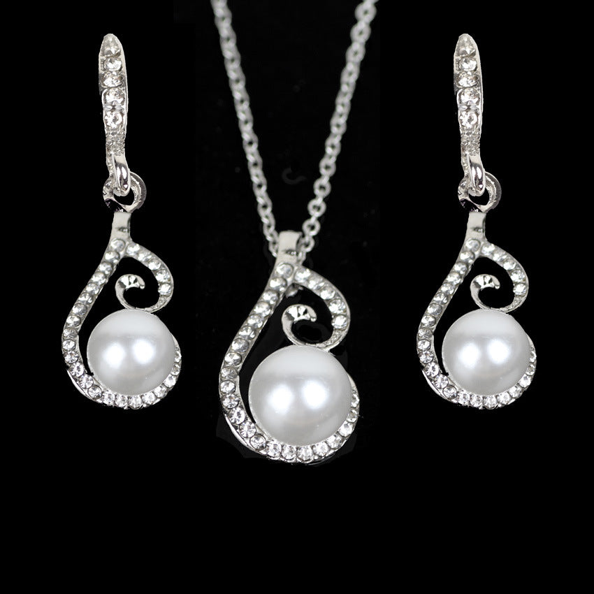 Set aus Halskette und Ohrringen mit Strasssteinen, Diamanten und Perlen