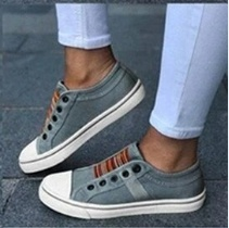 Canvas Sneaker in 4 Colors