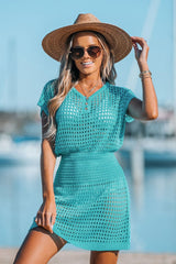 Mini-Strandkleid mit V-Ausschnitt und kurzen Ärmeln