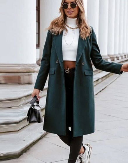 Wollmantel mit Revers und Taschen
