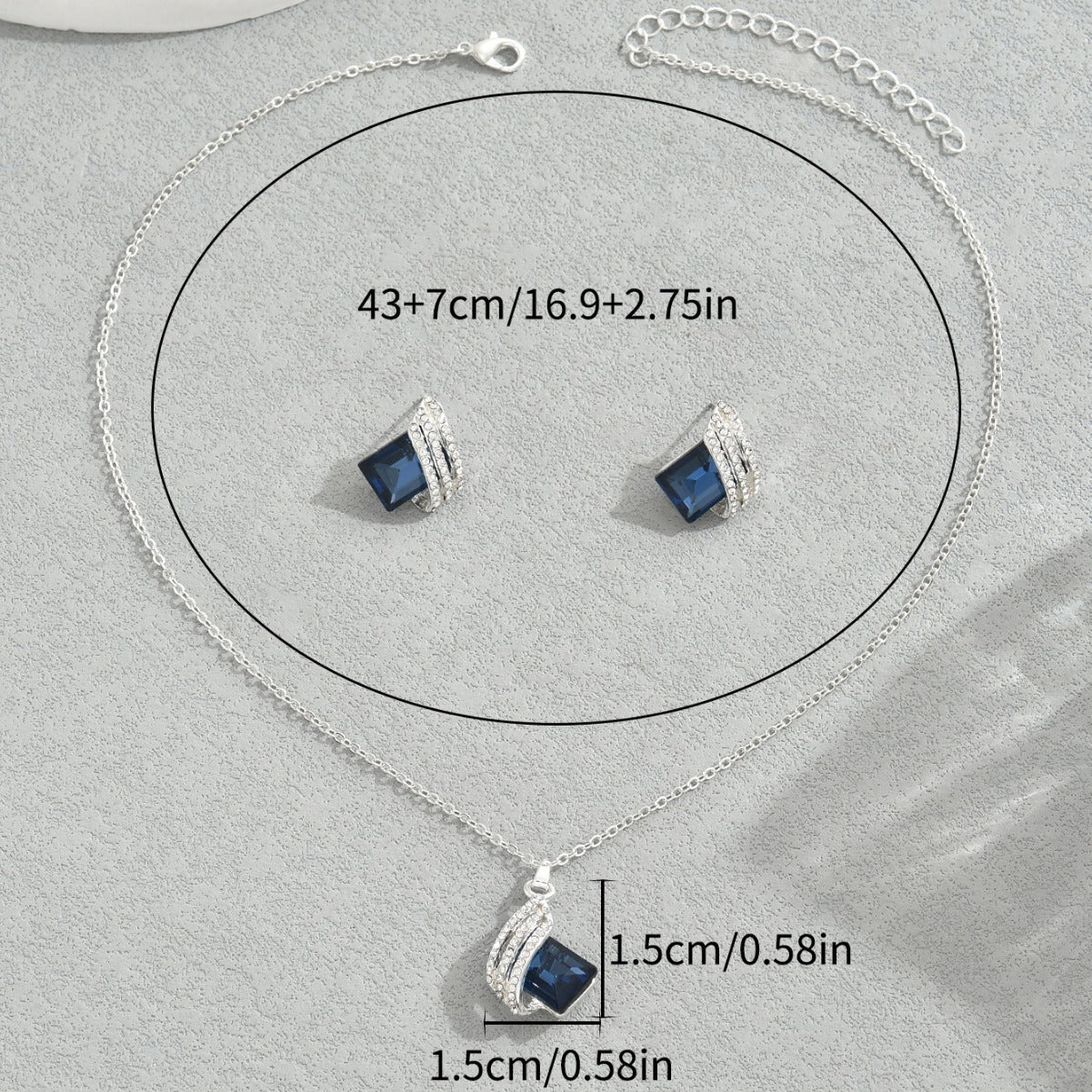 Ensemble collier et boucles d'oreilles en cristal incrusté géométrique