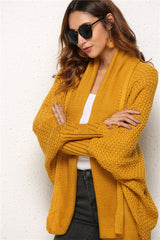 Strickjacke mit langen Fledermausärmeln