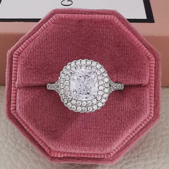 Bague scintillante en zircone cubique