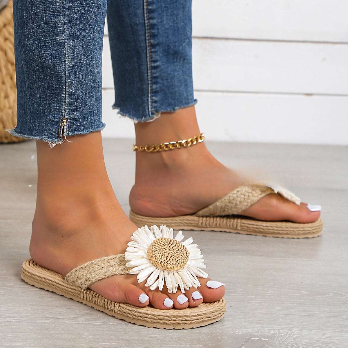 Flat Casual Bohemian Sandals with Flower
