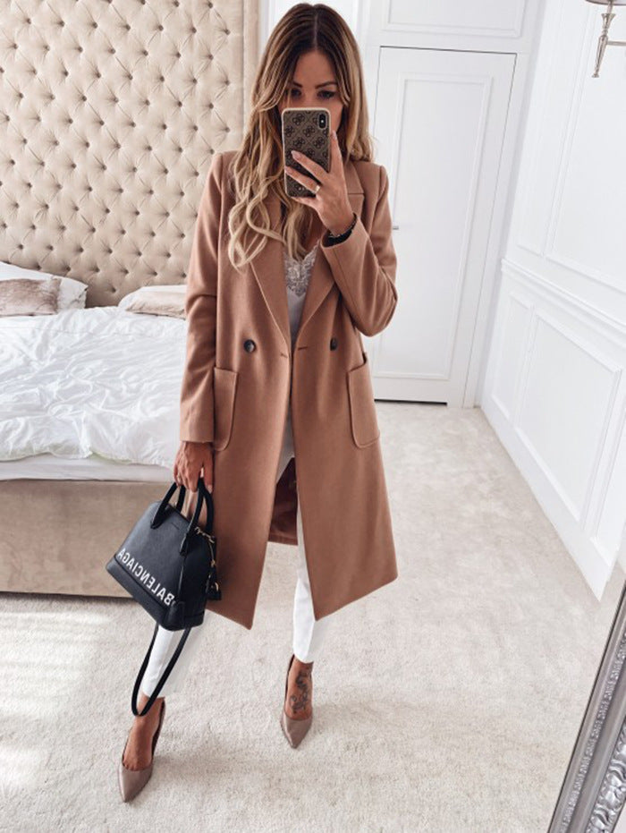 Wollmantel mit Revers und Taschen