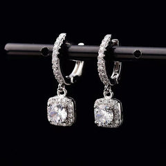 Ohrringe aus 18 Karat Weißgold und Diamanten