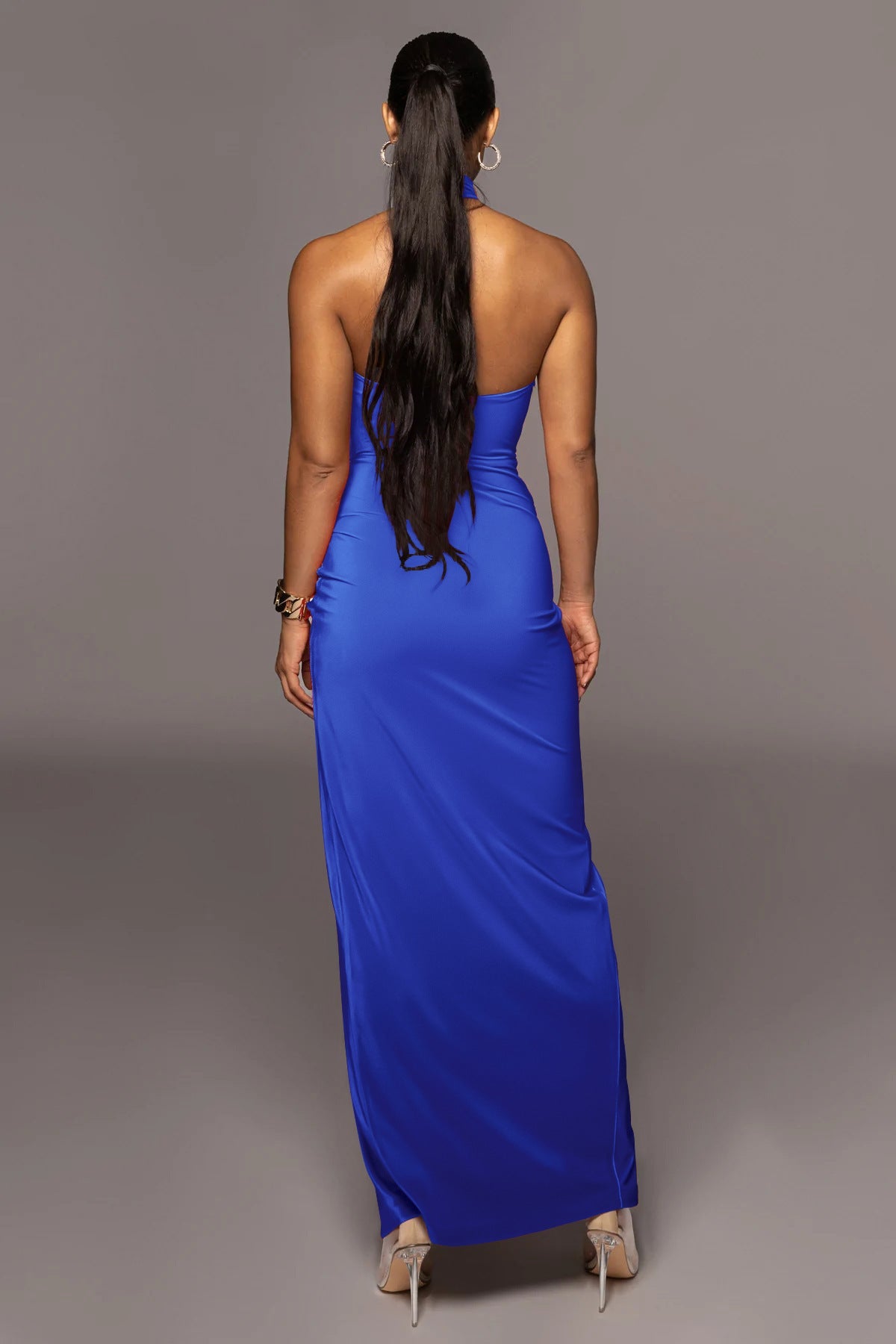 Ärmelloses Neckholder-Abendkleid mit Beinschlitz