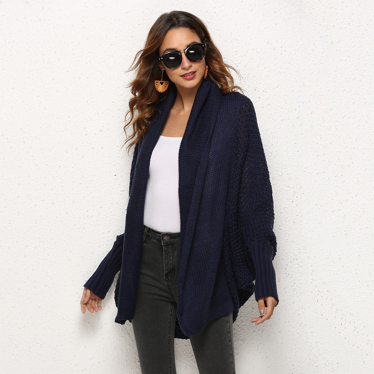 Strickjacke mit langen Fledermausärmeln