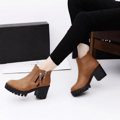 Bottines à talon épais et bout rond avec fermeture éclair latérale, disponibles en 3 couleurs