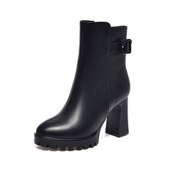 Bottes noires à talons hauts et plateforme en cuir avec boucle de ceinture