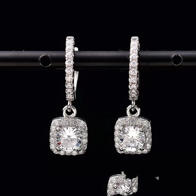 Ohrringe aus 18 Karat Weißgold und Diamanten