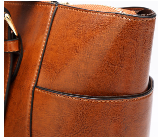 Oil Wax Large Capacity Shoulder Bag