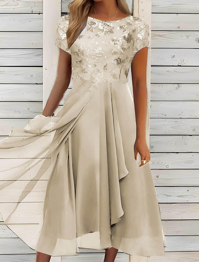 Robe de soirée à manches courtes avec corsage en dentelle et jupe en mousseline