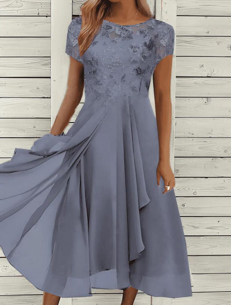 Robe de soirée à manches courtes avec corsage en dentelle et jupe en mousseline