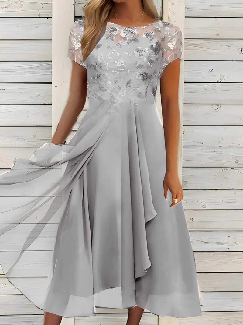 Robe de soirée à manches courtes avec corsage en dentelle et jupe en mousseline