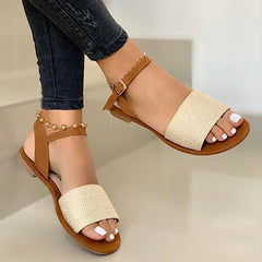 Flache Sandalen mit Knöchelschnalle und breitem Riemen