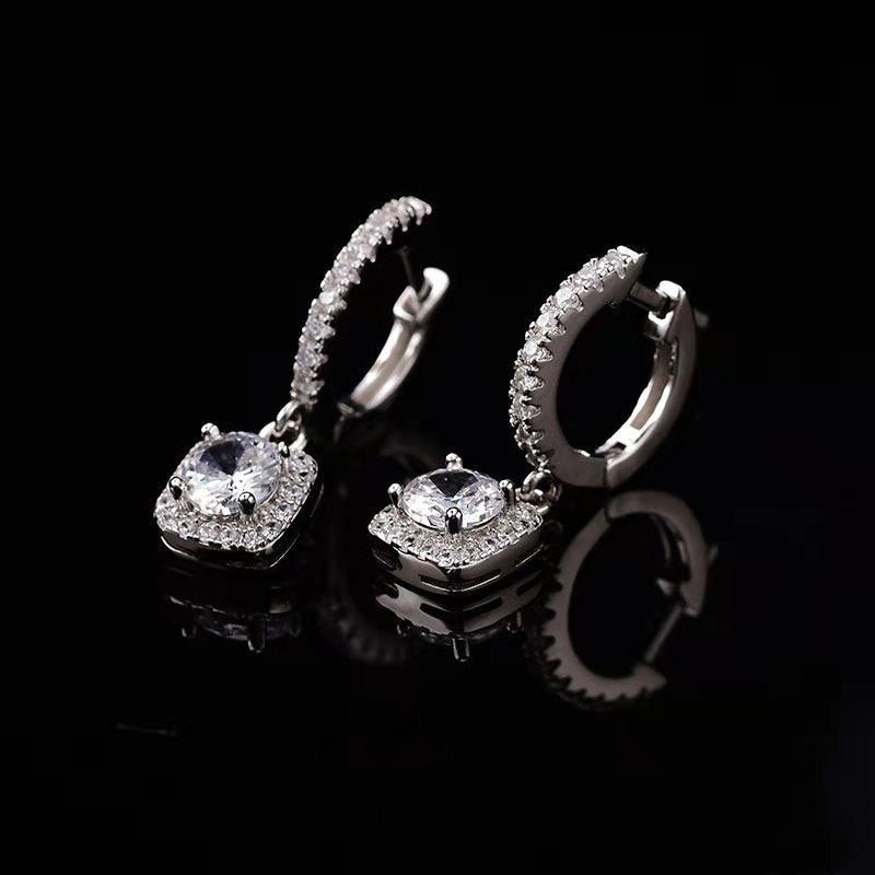 Ohrringe aus 18 Karat Weißgold und Diamanten