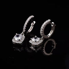 Ohrringe aus 18 Karat Weißgold und Diamanten