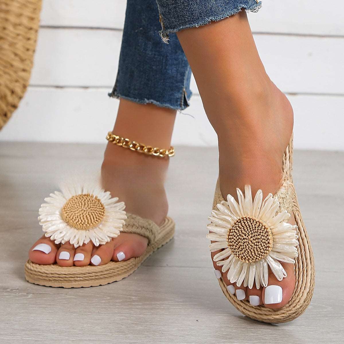 Flat Casual Bohemian Sandals with Flower