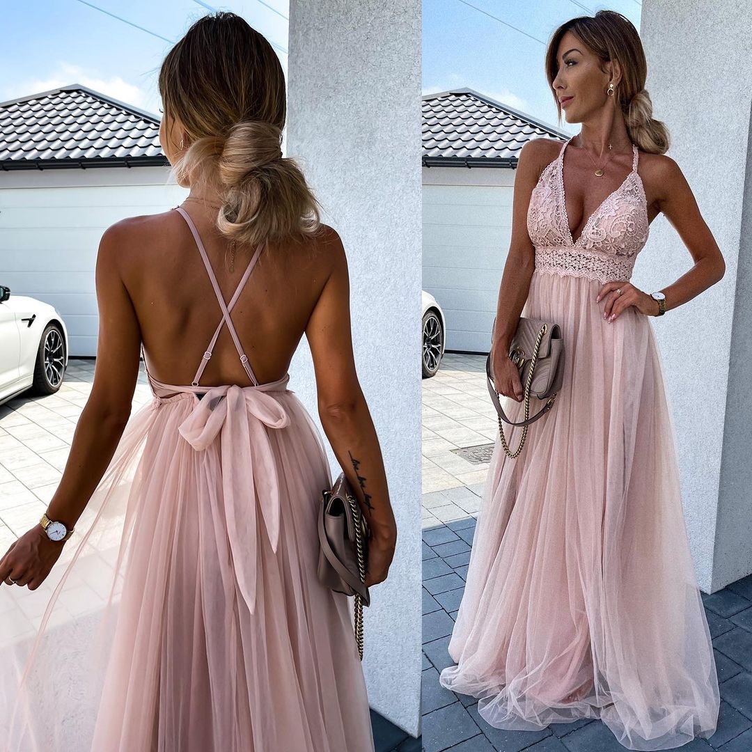Ärmelloses Abendkleid mit V-Ausschnitt und Chiffonrock