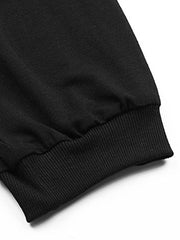 Schwarzer Jumpsuit mit Kapuze und Reißverschluss und kurzen Ärmeln und Taschen