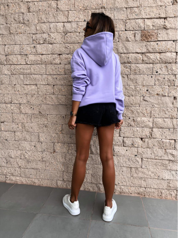Sweat-shirt à capuche et manches longues avec poche kangourou, disponible en 4 couleurs, du S au XXL. 